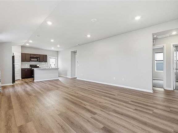4th image of 423 Park Hill Dr