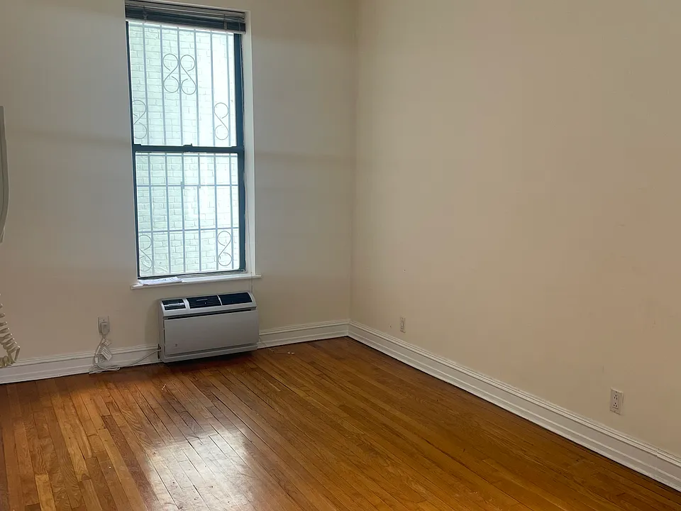 201 E 81st St #2B