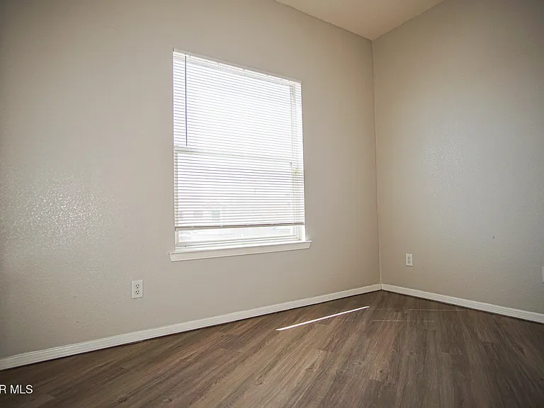 528 Green Village Ct #B — Photo 22