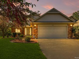 3068 Rivers Edge Dr N, Wayne, MI 48184