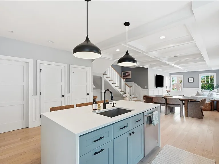 613 E 6th St #3 — Photo 7