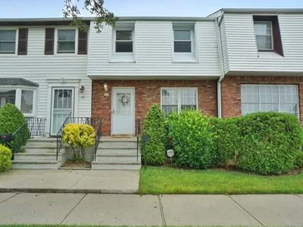 3 F Signs Rd, Staten Island, NY 10314
