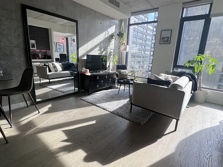 111 Bathurst St #403 — Photo 11