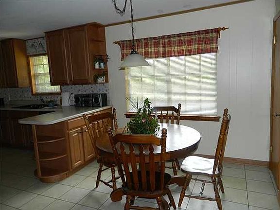 3rd image of 86 Kriswood Dr