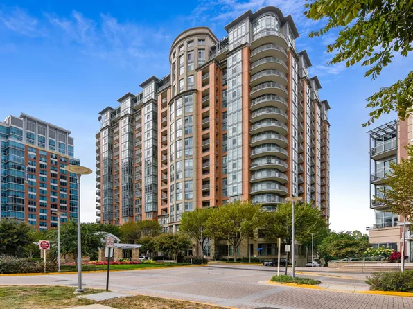 8220 Crestwood Heights Dr APT 203, Mc Lean, VA 22102