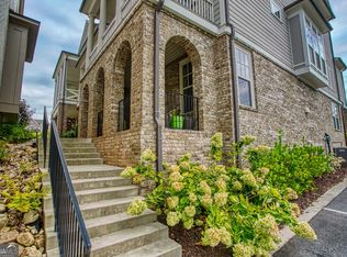 7027 Richwood Cir, Roswell, GA 30076
