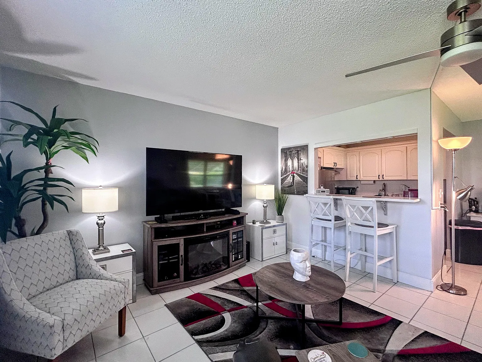 1 bed, 1.5 bath, 646 sqft, $1,600 — Photo 2