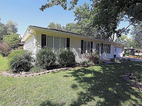 602 N Mount Auburn Rd, Cape Girardeau, MO 63701 | MLS #23049816 | Zillow