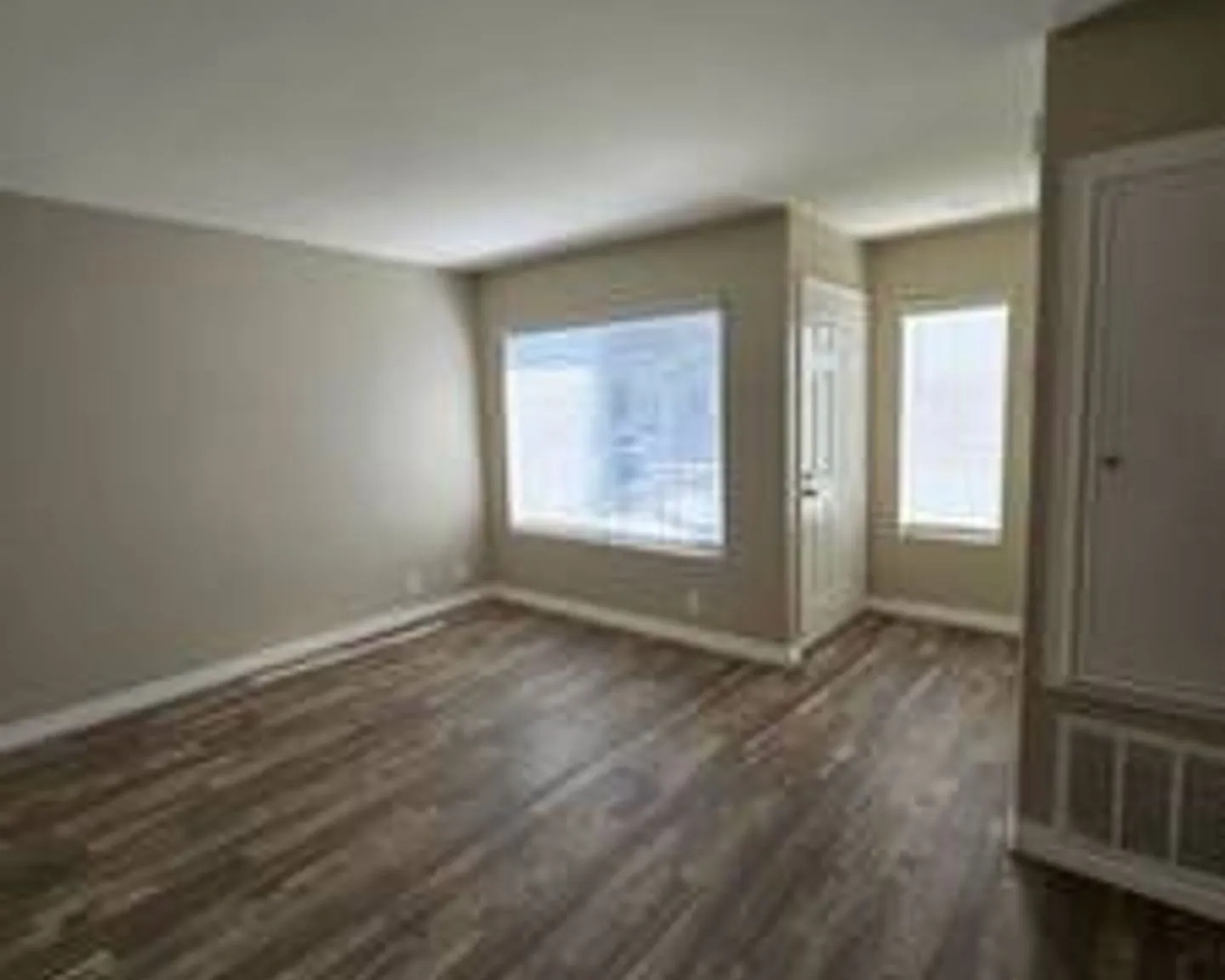 Lakeshore Terrace — Photo 2