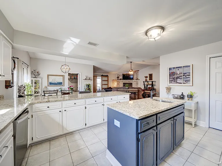 707 Plantation Cir — Photo 6