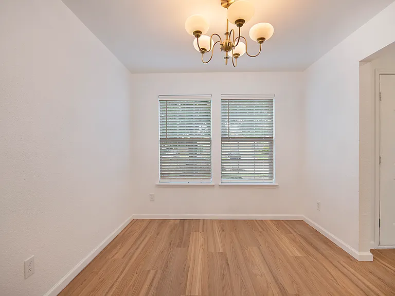 1618 Pin Oak Trl — Photo 21