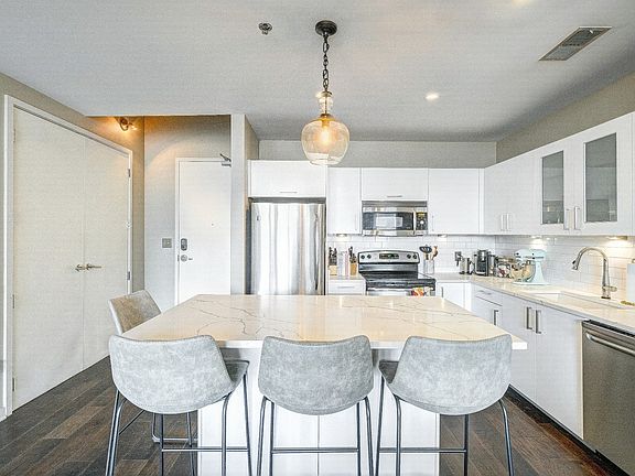 4th image of 600 12th Ave S APT 738