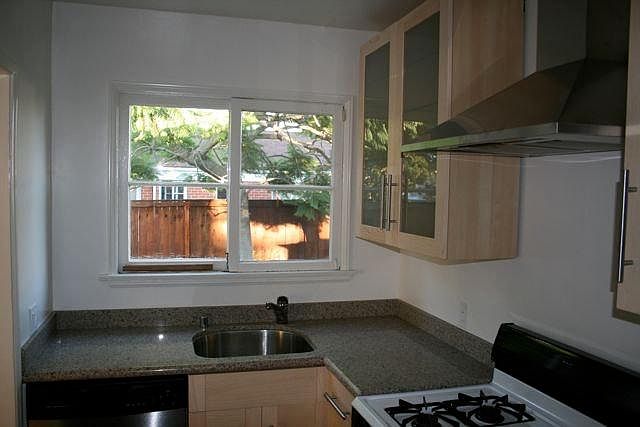 1st image of 1810 Oak St APT 3