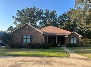 1120 Lake Lowndes Rd, Columbus, MS 39702