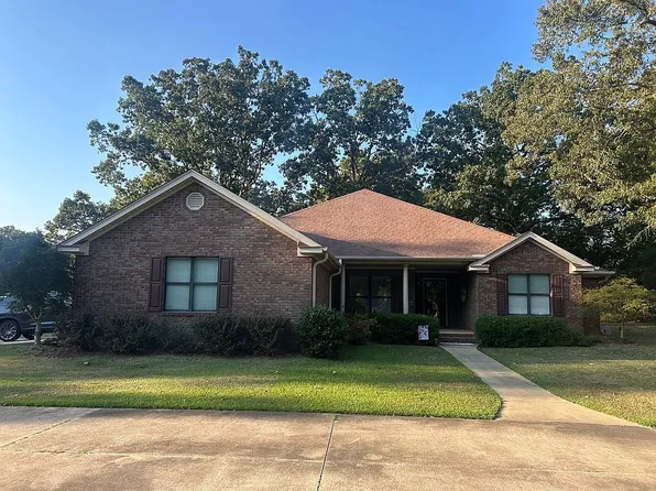 1120 Lake Lowndes Rd, Columbus, MS 39702