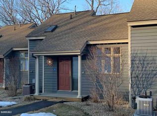 19 Valleywood Ln, Galena, IL 61036