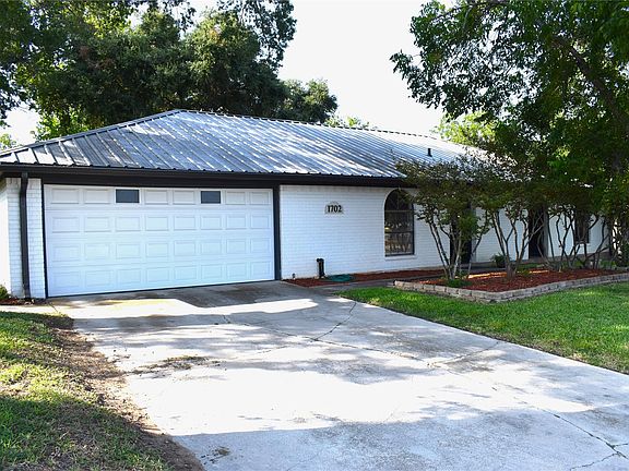 3rd image of 1702 Pecos Ave