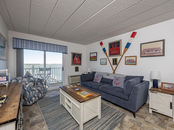 4th image of 200 Bay Ave Suite 301