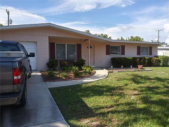 2nd image of 2814 Oxford Dr W