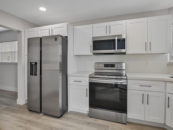 3rd image of 3590 Via Poinciana #501