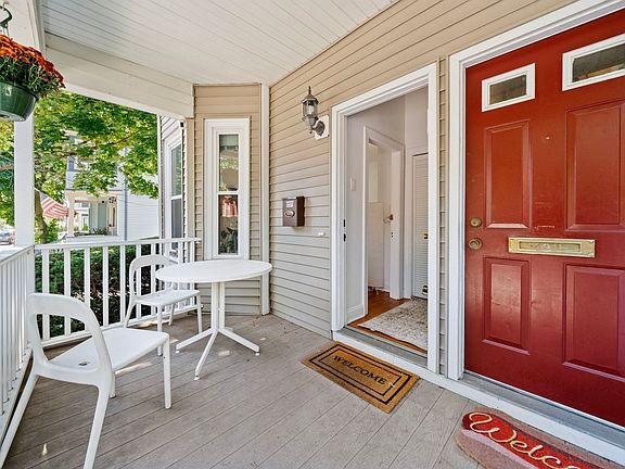 3rd image of 48 Irving St