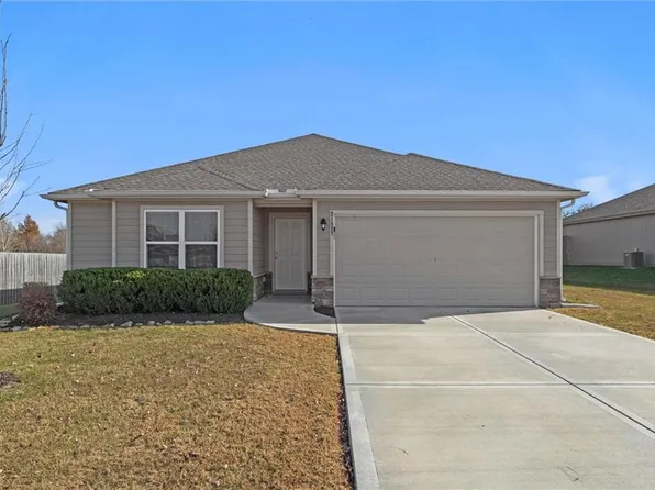 21837 Franklin St, Spring Hill, KS 66083