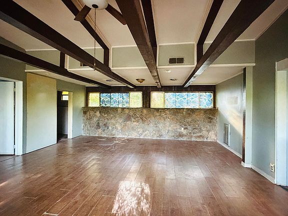4th image of 6504 Oak Dr