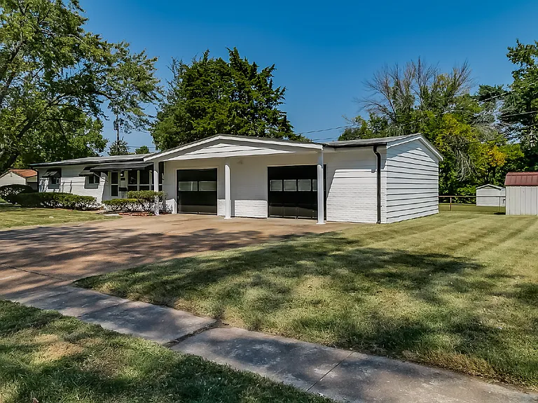 1215 Pamela Dr — Photo 5