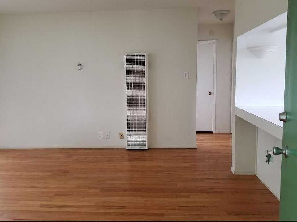 2nd image of 535 S Norfolk St APT 2