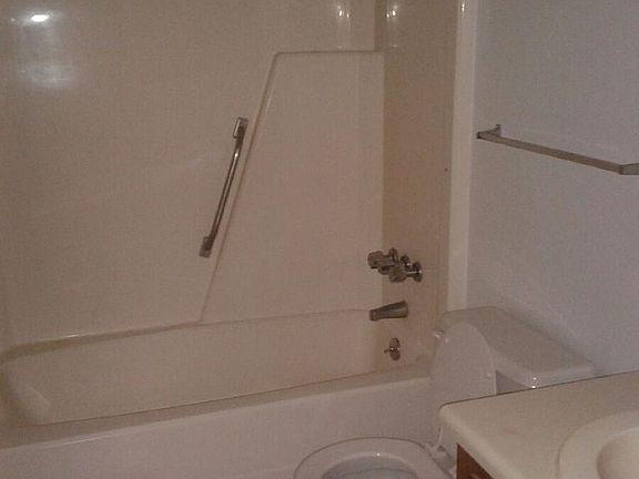 4th image of 800 W Buford St APT I