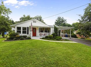 7112 Terry Ln, Falls Church, VA 22042