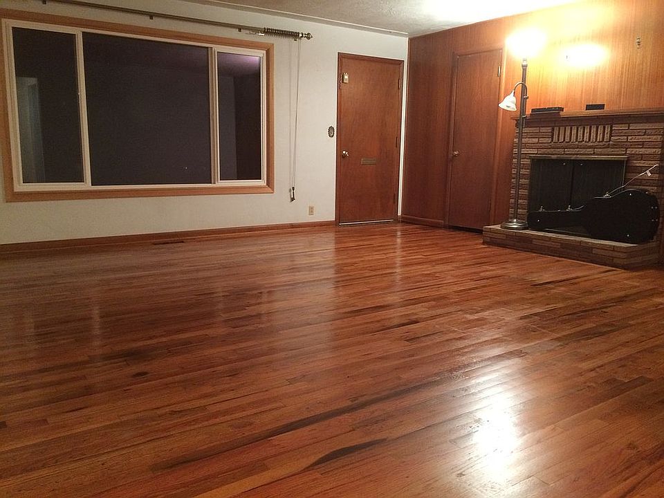 2nd image of 1366 Woodacre Dr SE