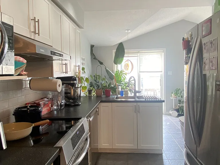 101 Milner Downs Cres — Photo 5