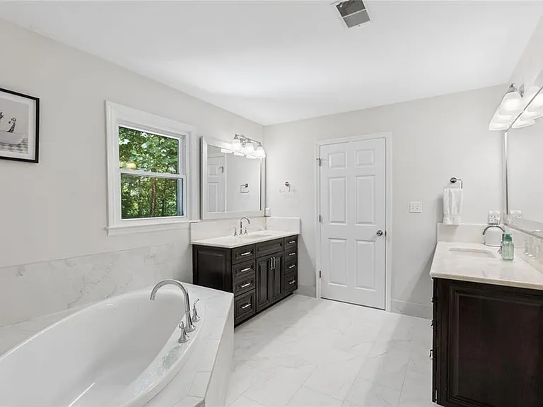 210 Willow Lake Cv — Photo 33