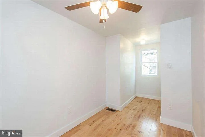 1815 Waterloo St — Photo 17