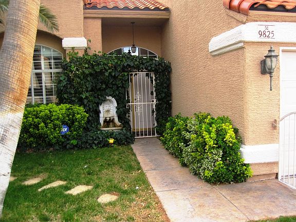 3rd image of 9825 Tarzana Ln