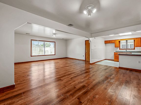 5th image of 937 Grove St #2