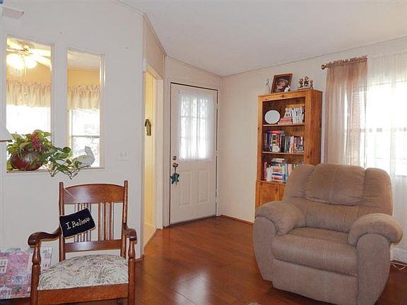 4th image of 217 Schooner Ave