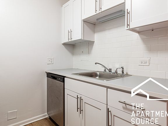 2nd image of 441 W Barry Ave APT 435