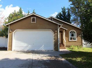 218 E Hinckley St, Mount Shasta, CA 96067