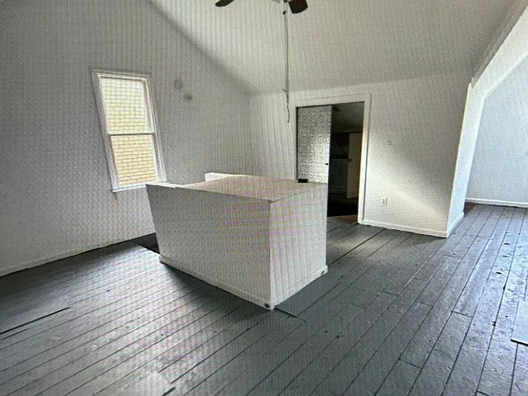 319 Rutherford Ave — Photo 4