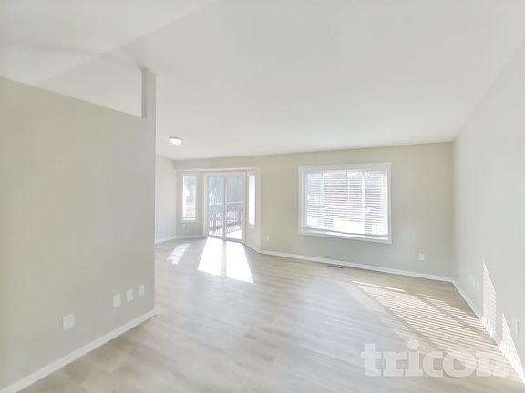 4th image of 14098 Yosemite Ave S