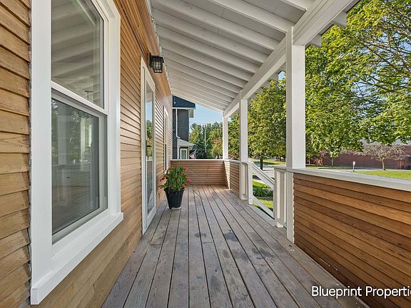 3rd image of 38 Benjamin Ave NE
