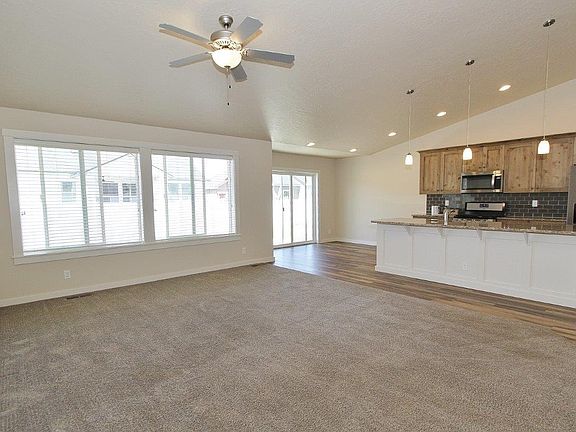 3rd image of 4044 Queen Anne Dr
