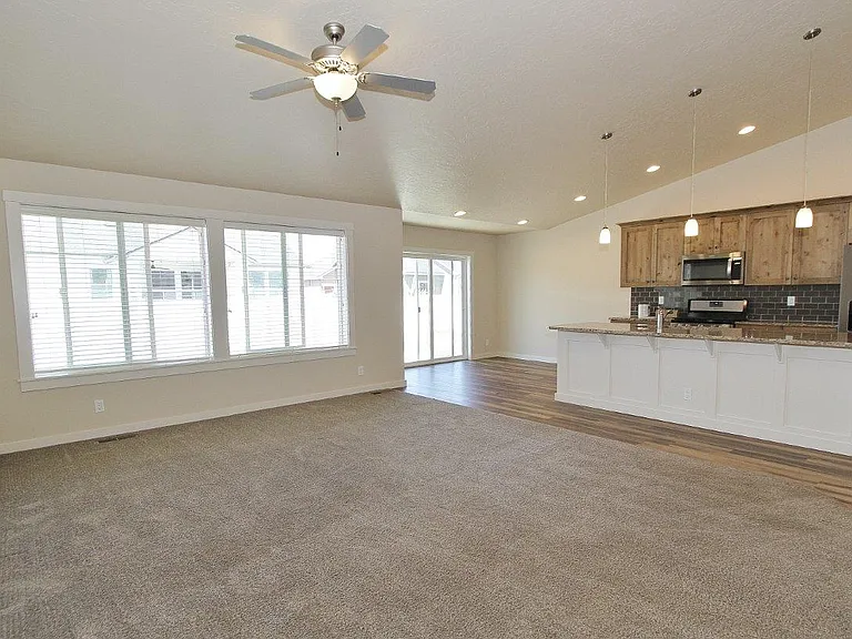 4044 Queen Anne Dr — Photo 3