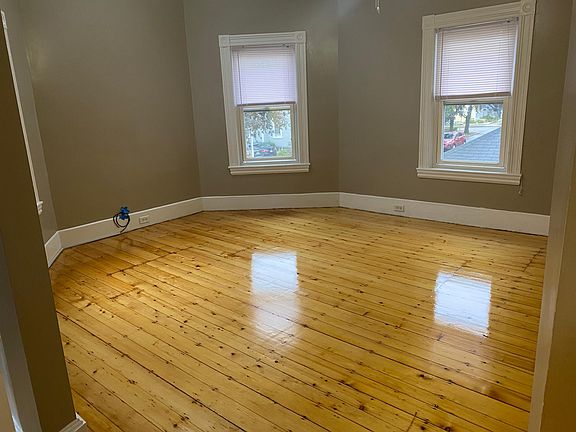 2nd Floor-Living Room