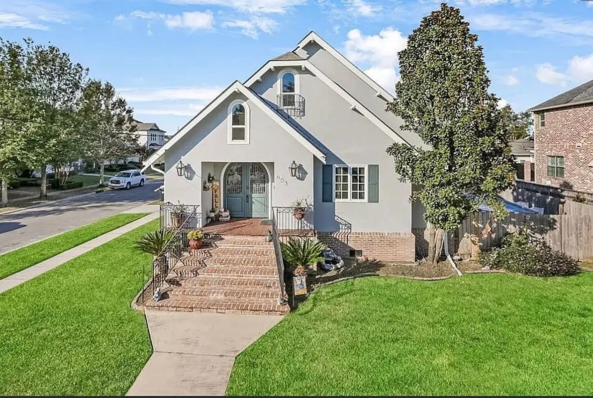 5 bed, 3.5 bath, 3200 sqft, $5,000 — Photo 2