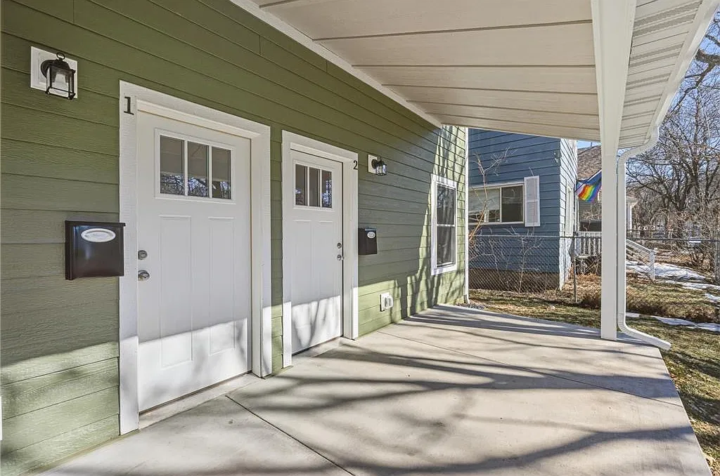 3 bed, 1300 sqft, $2,050 — Photo 2