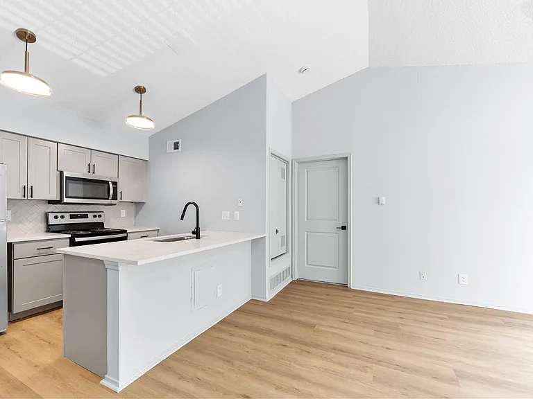 Silverwood Apartments — Photo 10