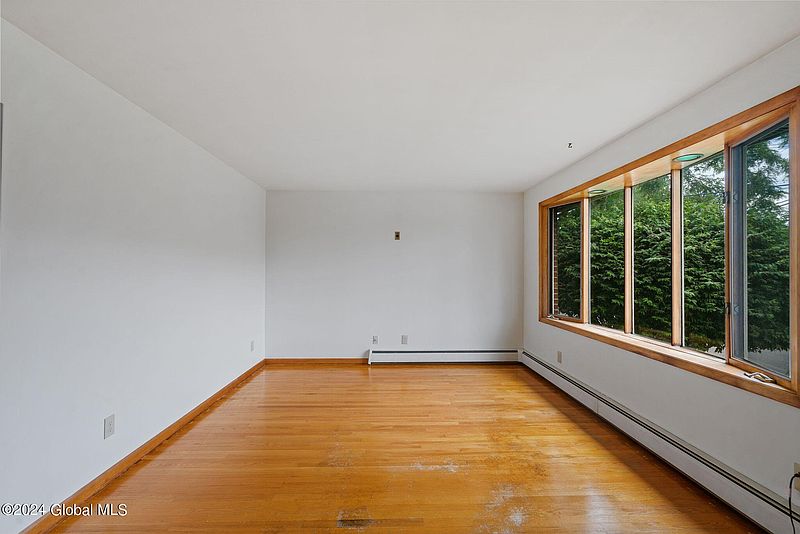 4th image of 2715 Plunkett Avenue